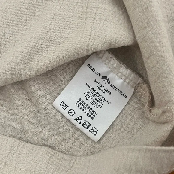 Brandy Melville cream textured high neck sleeveless tank top - Picture 4 of 7